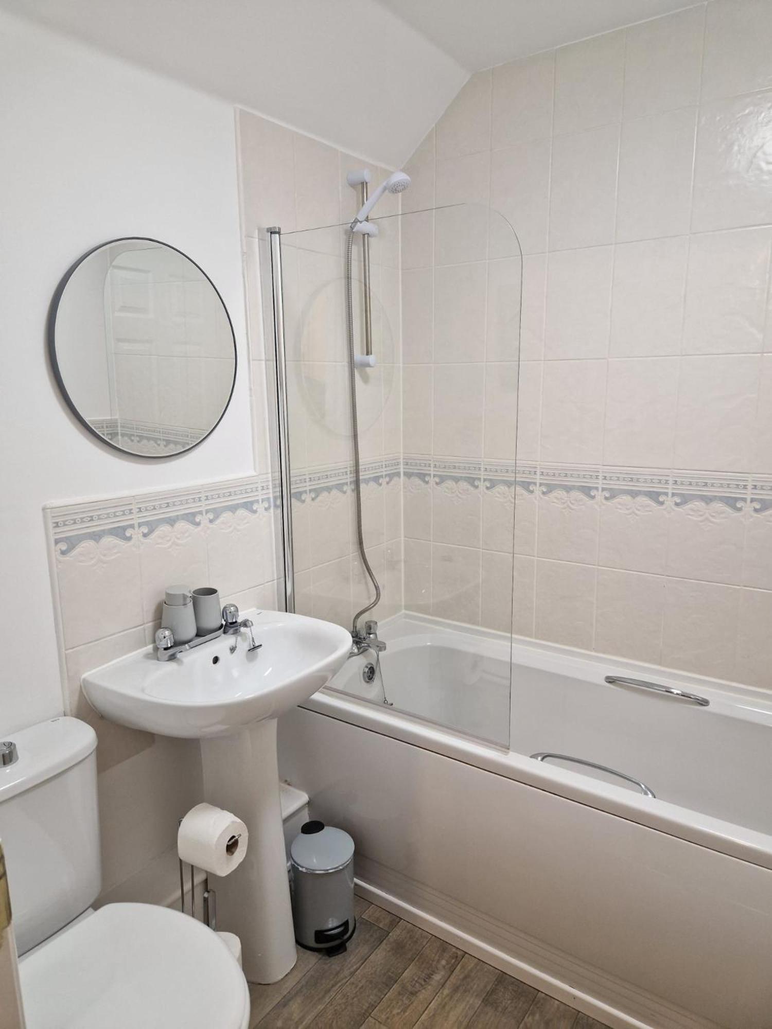 Hereford - Mayflower Coach House, Modern 2 Bedroom Property With Parking, Located South Of Hereford City, Suitable For Small Family, Couple Or Contractors - Sleeps Up To 5 Guests - Hosted By Rentmyhouse Екстер'єр фото
